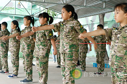 军训是青少年成长儿童路上的一大阶梯